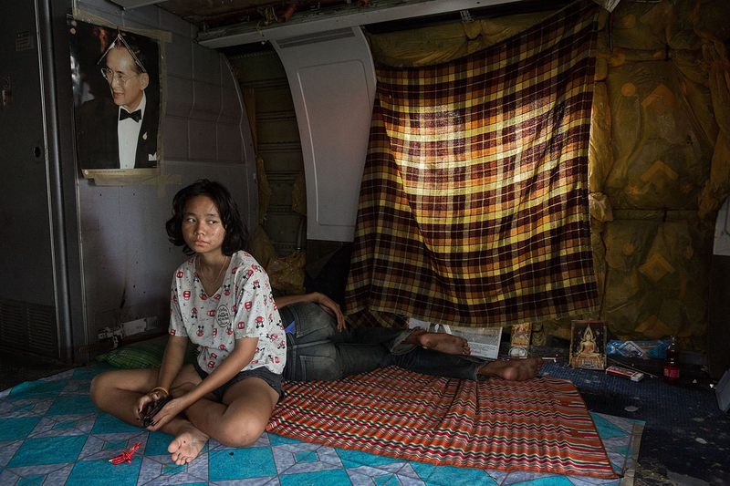Illustration for article titled Bangkok's Homeless Are Turning These Decommissioned Airplanes Into Makeshift Homes